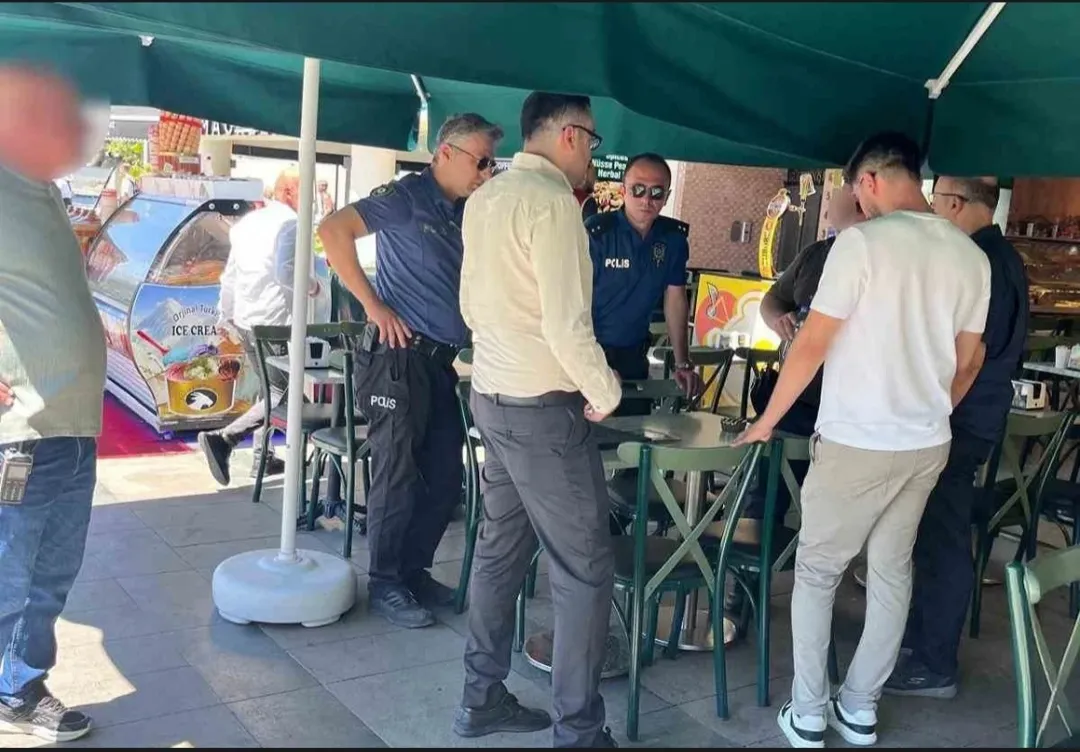Bir külah dondurmaya 10 Euro istedi, sonu kötü oldu! Turist şikayet etti