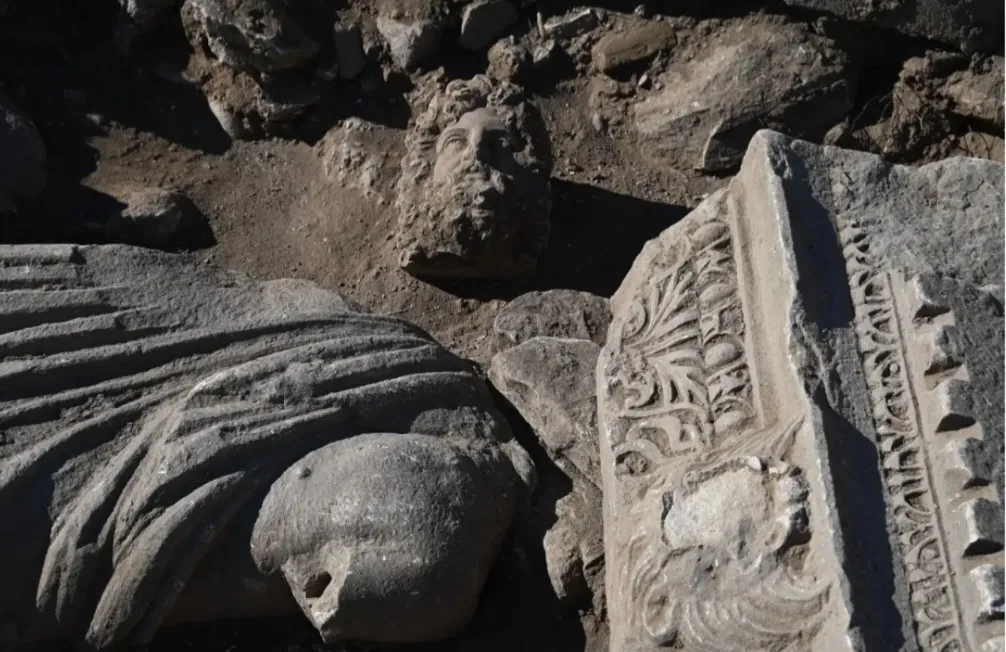 Antalya'da 'sağlık tanrısı' heykeli bulundu