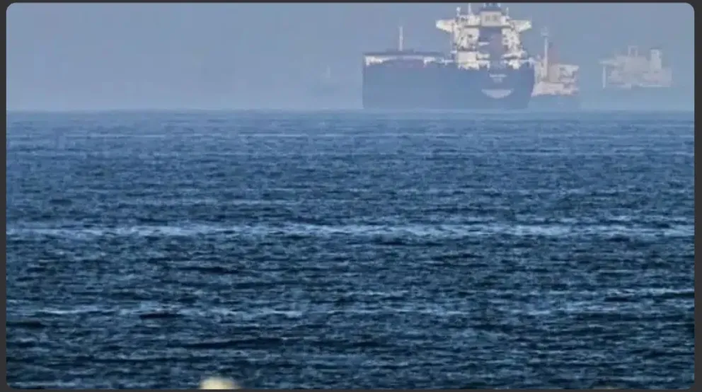 BAE'ye ait 2 tanker hedef alındı