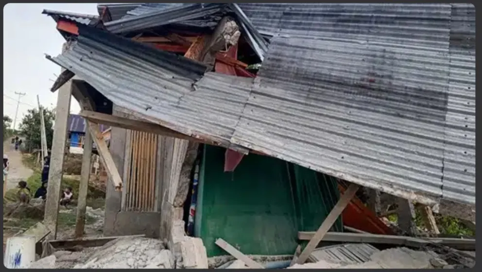 Endonezya'da 7.7'lik deprem: Tsunami uyarıları peş peşe geldi