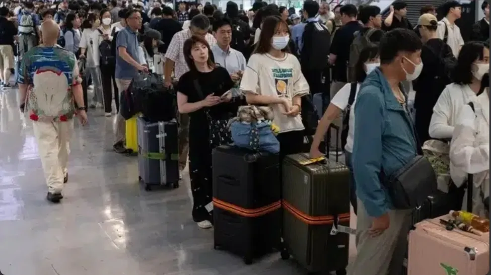 Japonya'yı sel vurdu: Can kayıpları var! Havalimanı kilit, binlerce yolcu terminalde kaldı