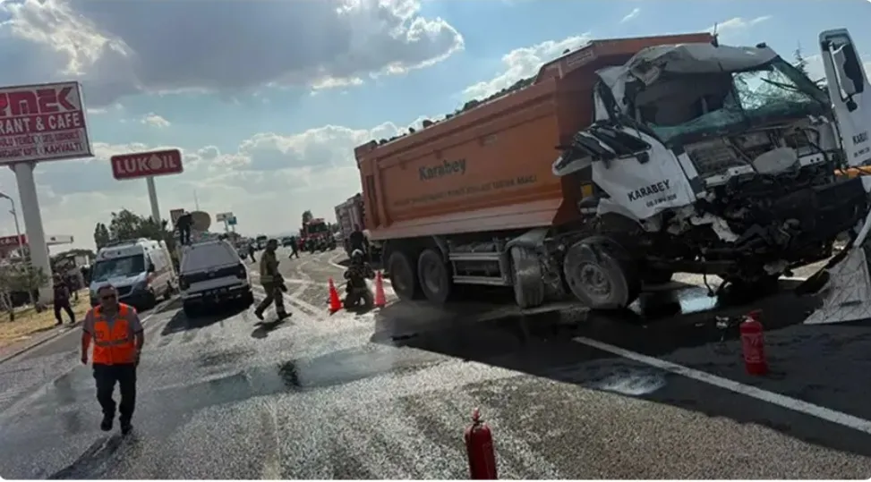 Ankara'da midibüs ile kamyon çarpıştı; 1 ölü, 16 yaralı